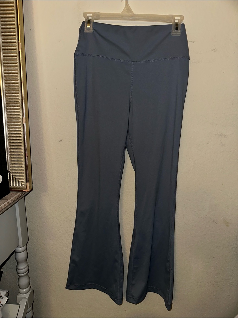 Active leggings color gray no size tag, recommend for a size small/medium